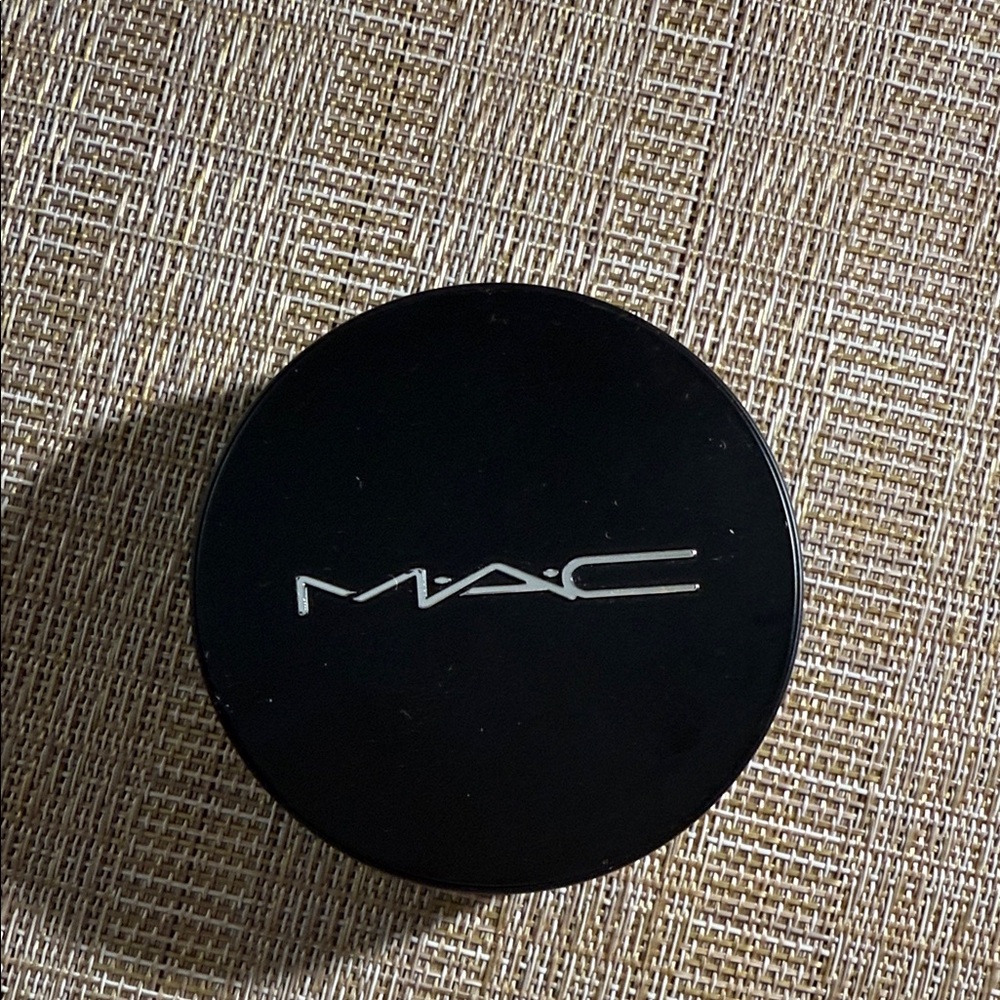 💋50%💋MAC Cosmetics Foundation - Black Compact